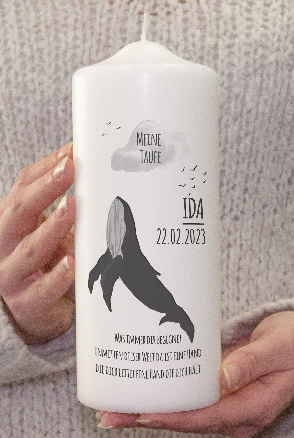 Taufkerze "Dunkler Wal" - mit Namen, Geburtsdatum und Spruch personalisiert